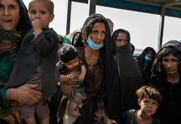 मानवीय संकट की गर्त में समाता अफ़ग़ानिस्तान: डरावनी त्रासदी की सियासत  
