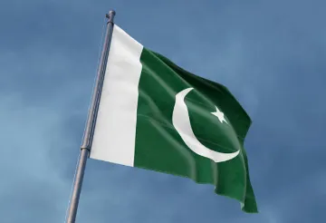 आर्थिक संकट और अंतरराष्ट्रीय पाबंदियों के गहरे दलदल में फंसा पड़ोसी देश ‘पाकिस्तान’  