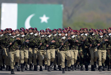 पाकिस्तानी फ़ौज के ‘करोड़ कमांडर’  