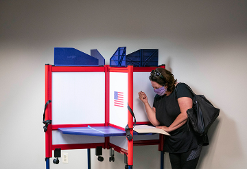 अमेरिकी राष्ट्रपति चुनाव 2020 में महिला मतदाताओं की केंद्रीय भूमिका की पड़ताल  