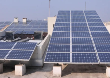 सोलर (सौर ऊर्जा) समाधान: छतों का हरित ऊर्जा के केंद्र के रूप में क्रांतिकारी कायापलट!  