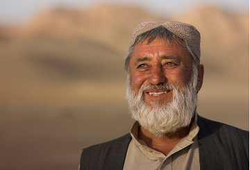अफ़ग़ानिस्तान में अंतरराष्ट्रीय मदद में कटौती के आसार: ‘गरीबी उन्मूलन’ पर विपरीत असर  