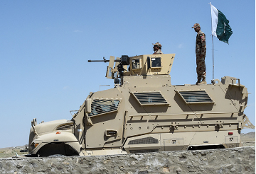 अफ़ग़ानिस्तान में पाकिस्तान चाहे सैन्य समाधान  