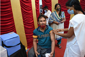 कोविड-19: तमिलनाडु में टीके के प्रति संकोच का अजीबोगरीब मामला  