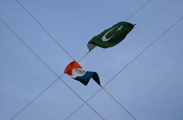 क्या भारत-पाकिस्तान के रिश्तों में जमी बर्फ़ पिघल सकती है?  