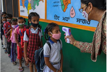 महामारी के बाद, फिर से खुलने की तैयारी में हैं भारत के शिक्षण संस्थान: अवसर और दिक्कतें  
