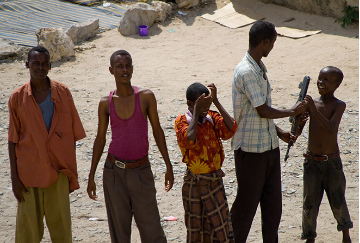 सोमालिया पर नज़र: क्या अफ्रीका में भी होगी अफ़ग़ानिस्तान जैसे हालात की वापसी?  