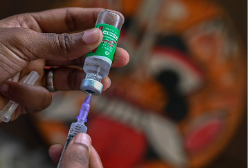 कोविड-19 वैक्सीन की सप्लाई में तो तेज़ी आई है लेकिन क्या भारत में वैक्सीन की मांग थम सी गई है?  