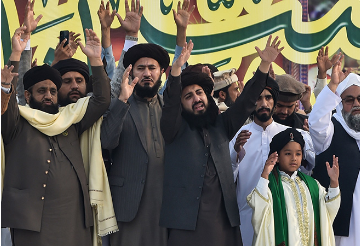 पाकिस्तान: कट्टरपंथी संगठन टीएलपी के सामने पाकिस्तानी हुकूमत का सरेंडर  