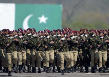 लड़ाई से खेती तक: प्रासंगिकता की तलाश में पाकिस्तान सेना की अविराम यात्रा